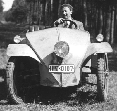 Josef Ganz am Steuer des Ardie-Ganz-Prototyps von 1930