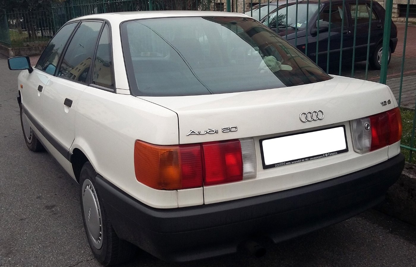 Heckansicht eines Audi 80 der Baureihe B3