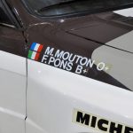 Audi quattro in Rallye-Ausführung von 1983 in Seitenansicht, weiße Lackierung mit Startnummer