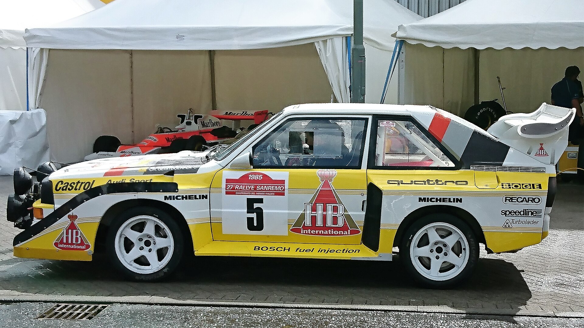 Audi Sport quattro S1 E2 mit großem Heckflügel in Seitenansicht