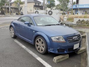 Audi TT Coupé der ersten Generation (8N) in der Frontansicht