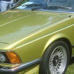 BMW 635 CSi E24 in Gruen, Frontansicht schraeg