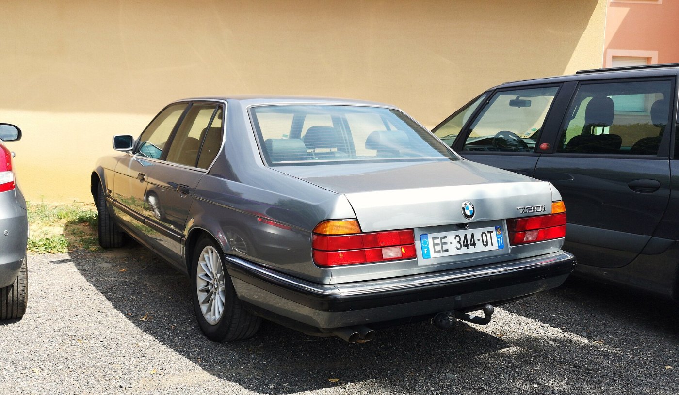 BMW 730i E32 in der Seitenansicht