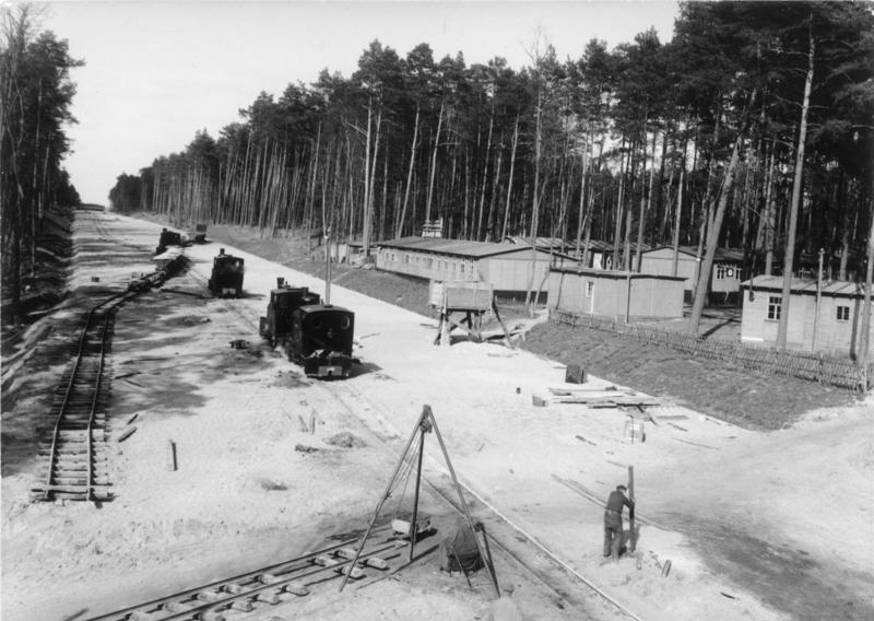 Bauarbeiten an der Reichsautobahn bei Berlin, Handarbeit mit Schaufel und Loren