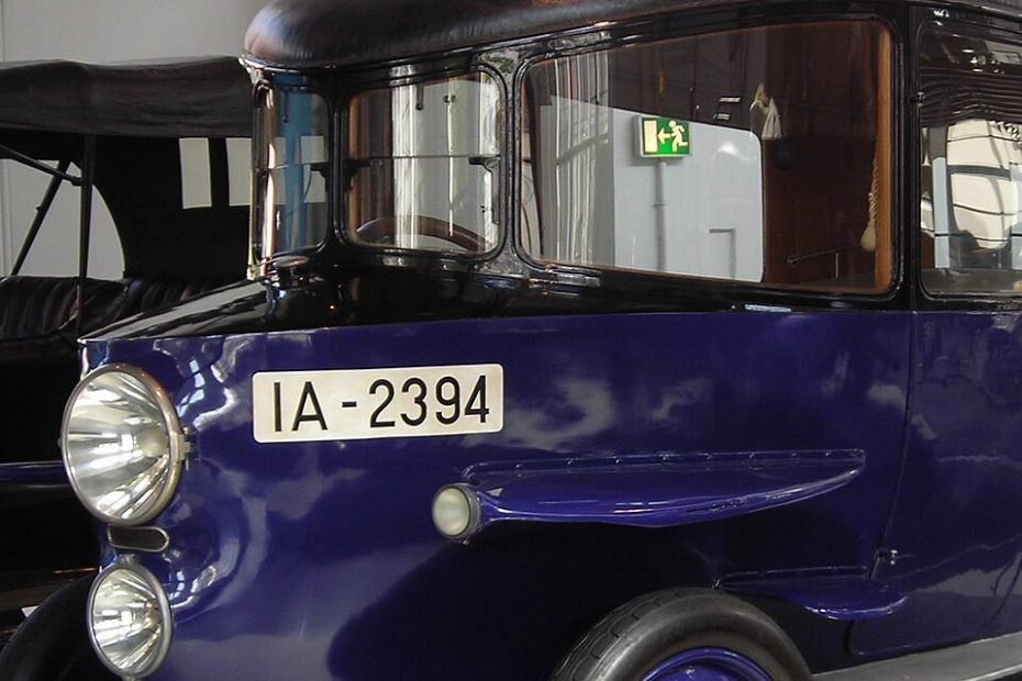 Rumpler Tropfenwagen Dreiviertelansicht