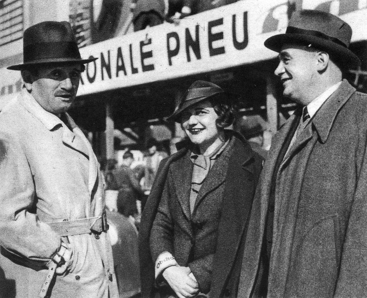 Ferdinand Porsche, Eliška Junková und Hans Ledwinka auf dem Masaryk-Ring in Brünn 1935