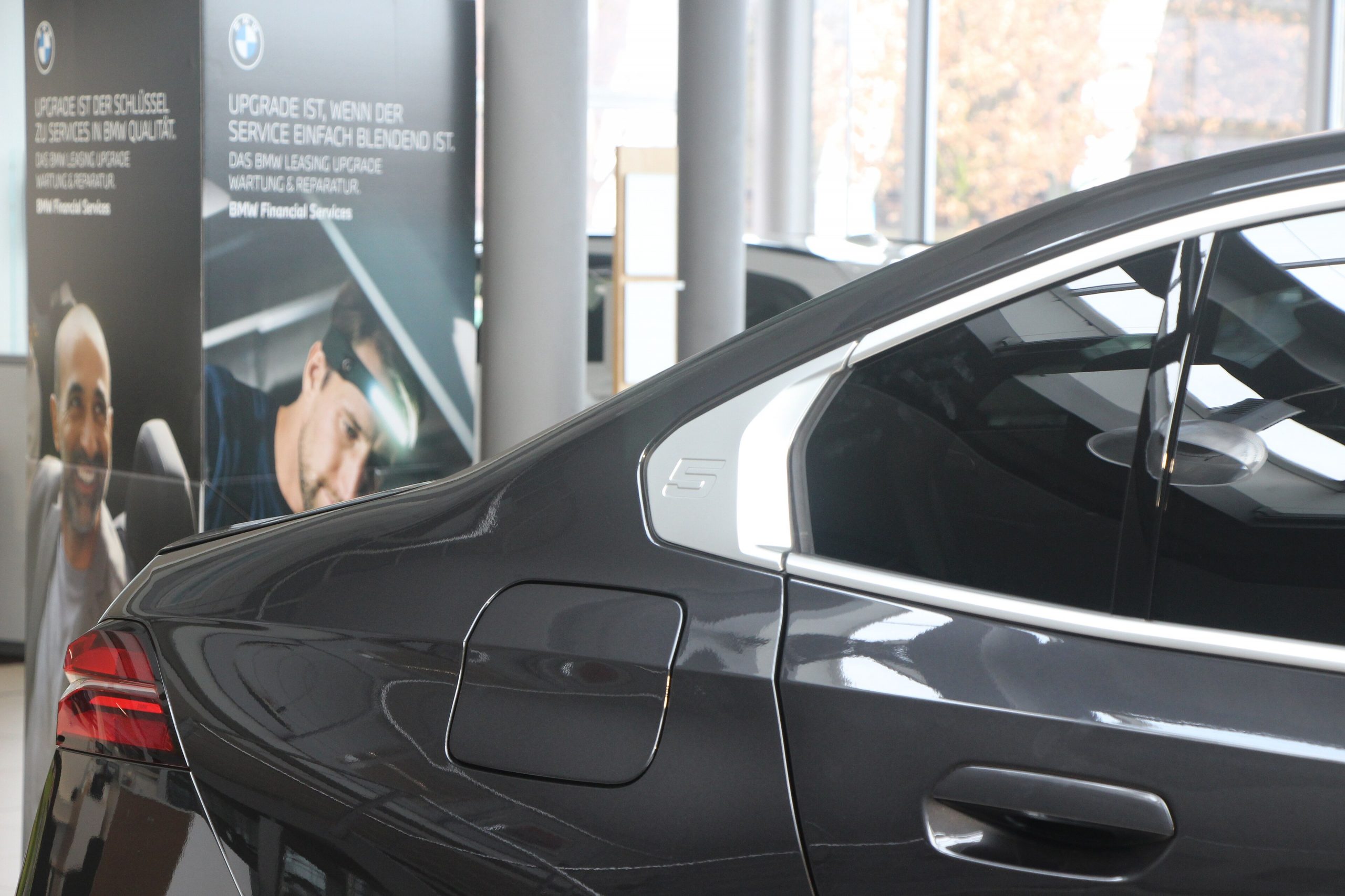 Detailaufnahme der C-Saeule eines aktuellen BMW mit dem Hofmeister-Knick