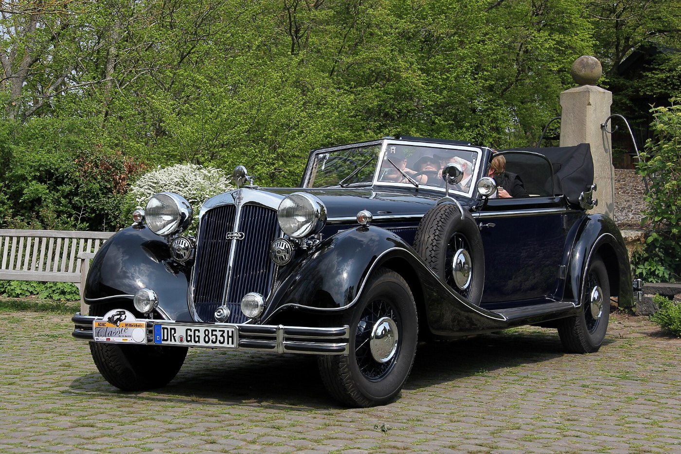 Schwarzer Horch 853 von 1936