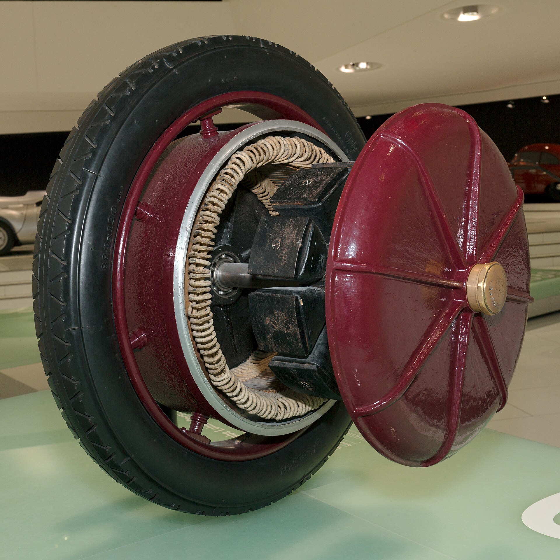 Radnabenmotor des Lohner-Porsche im Porsche-Museum