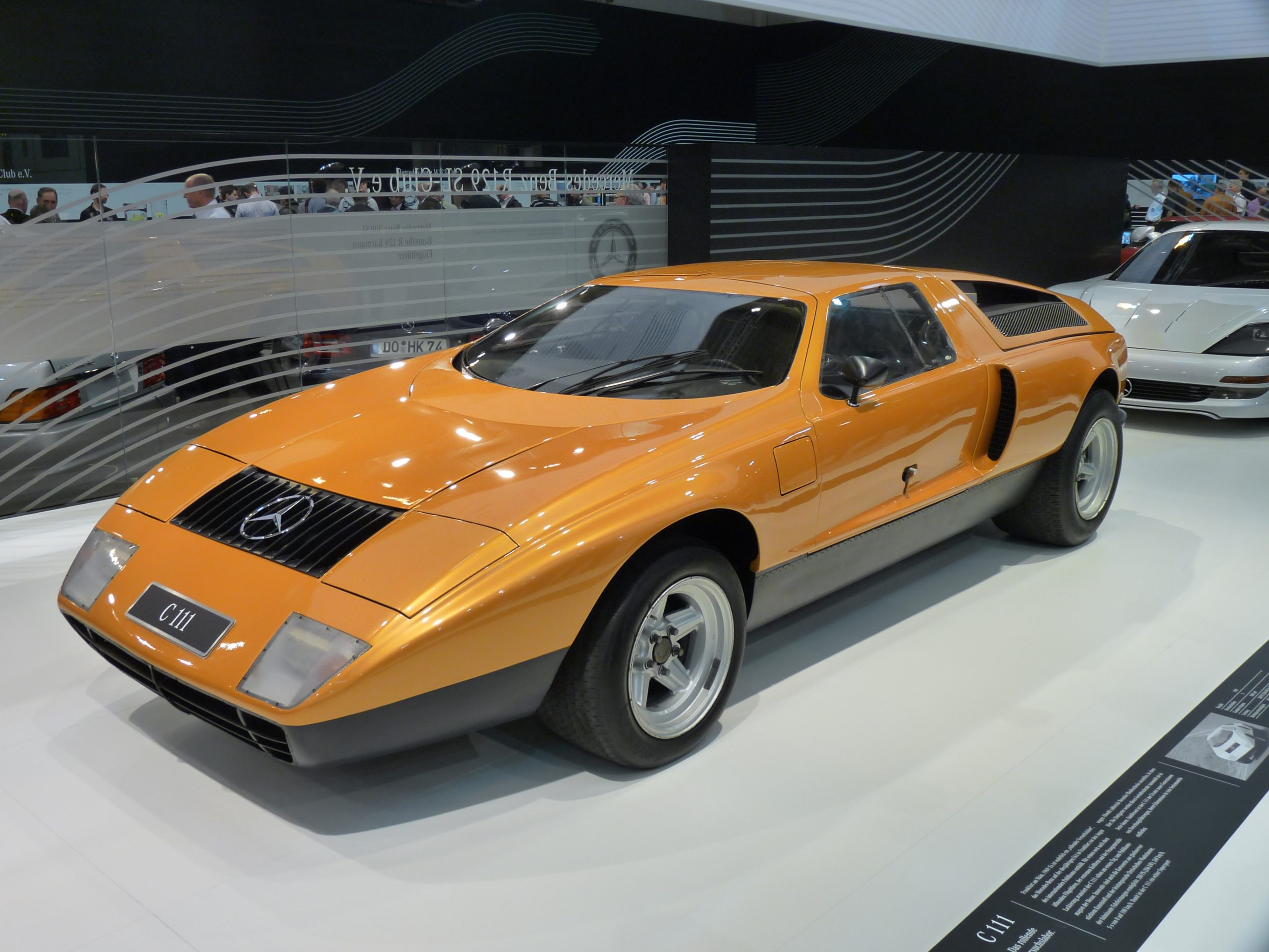 Orangefarbener Mercedes-Benz C 111 Versuchsfahrzeug