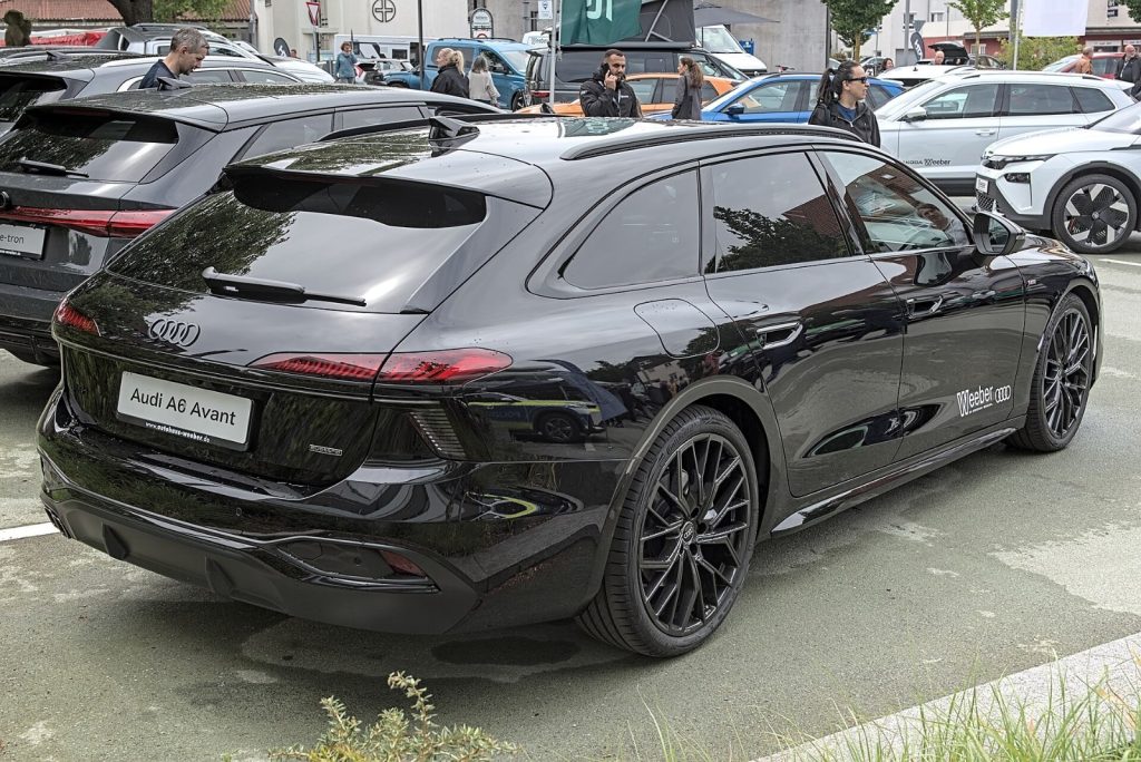 Audi A6 Avant der Baureihe C9 auf einer Autoschau 2025