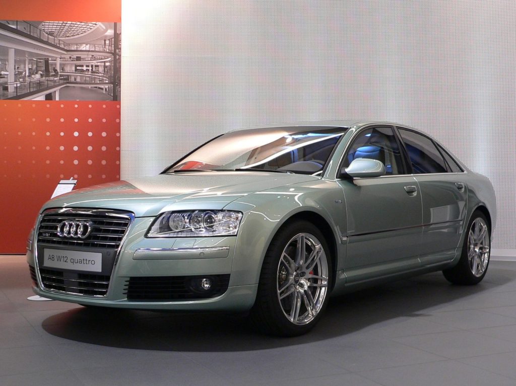 Audi A8 W12 quattro im Audi Forum Neckarsulm