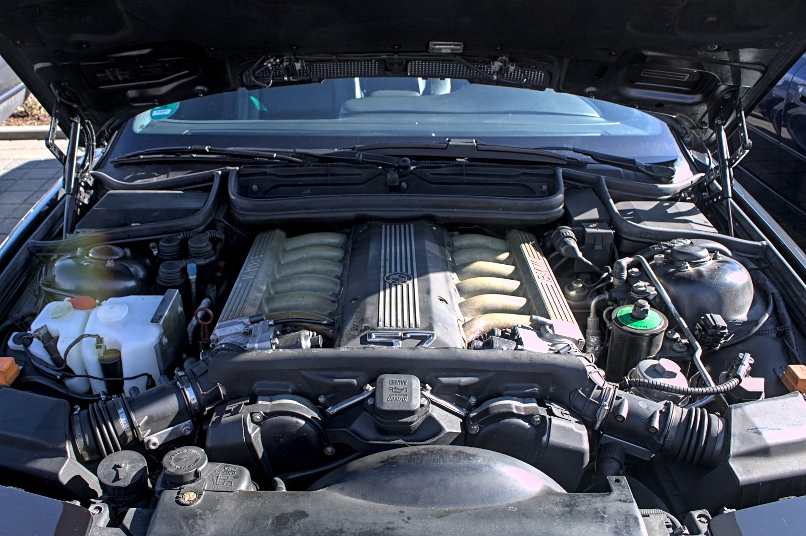 Zwoelfzylinder BMW M70 aus einem BMW E31 850i