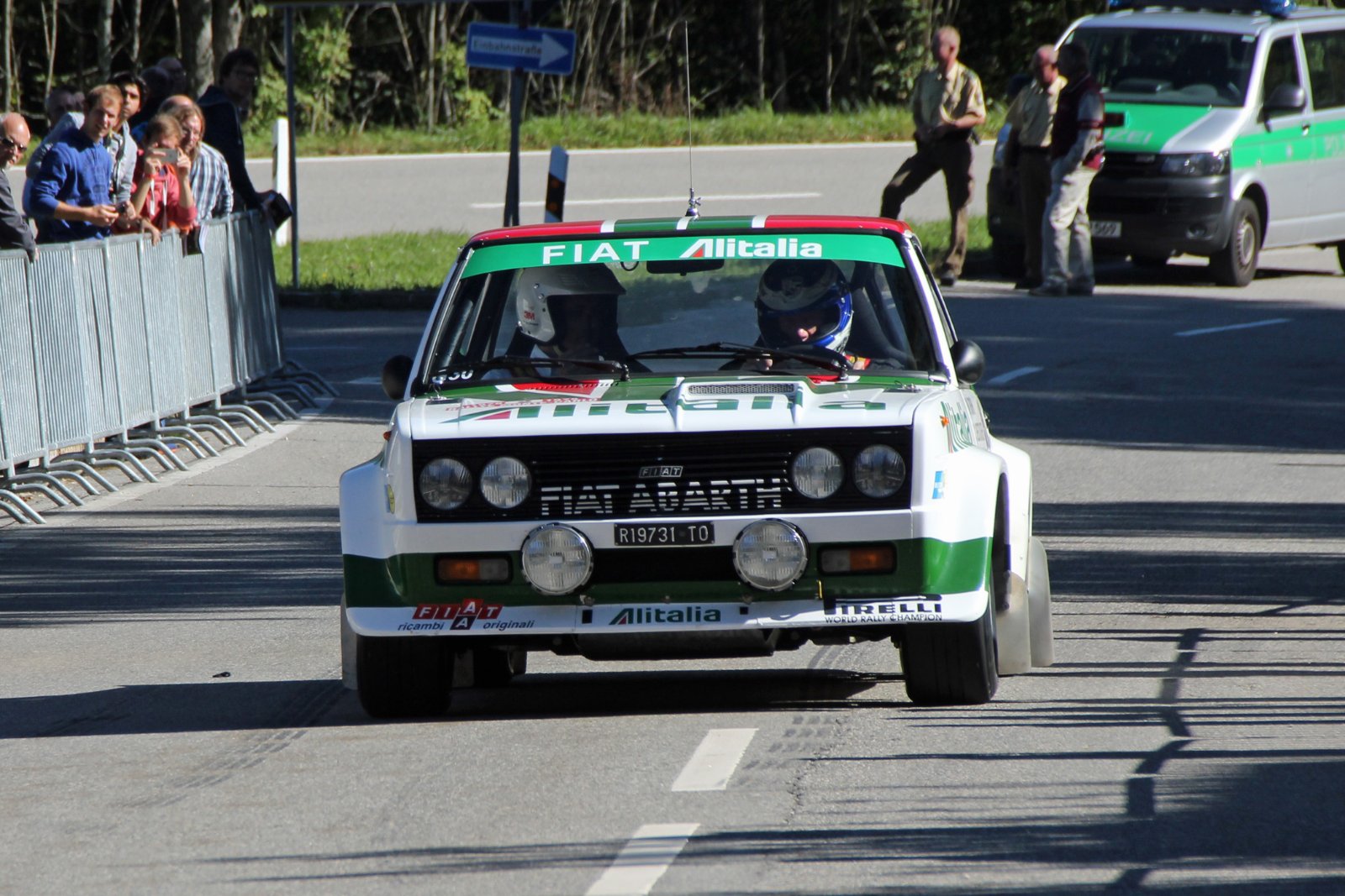 Fiat 131 Abarth Rallyefahrzeug in der Alitalia-Lackierung