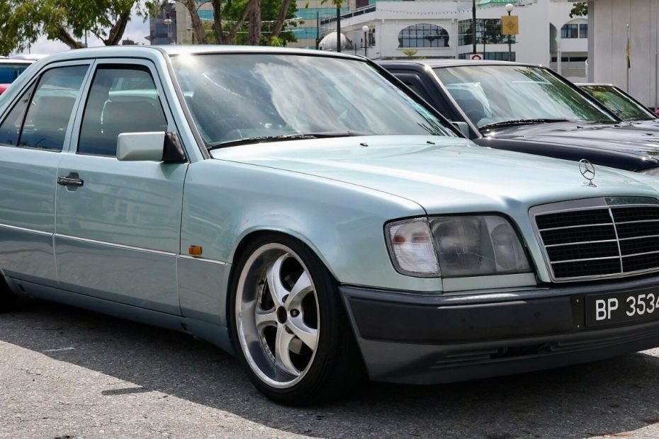 Mercedes-Benz W124 Limousine in Dreiviertelansicht