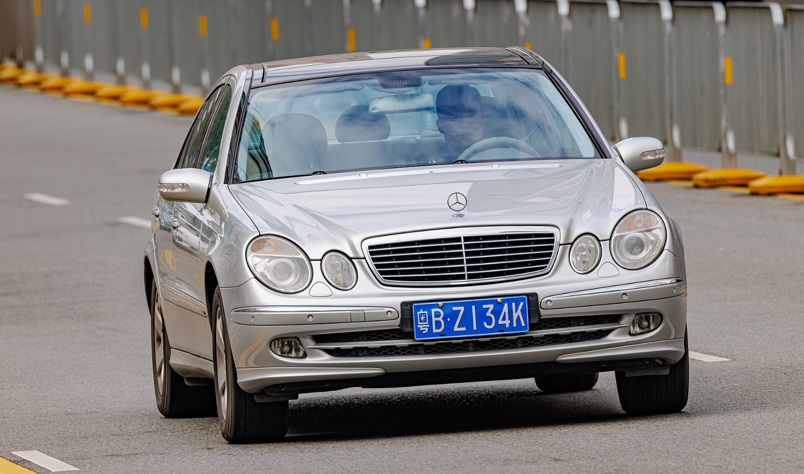 Mercedes-Benz W 211 Limousine
