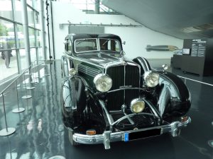 Maybach Zeppelin DS 8 als Limousine in Seitenansicht