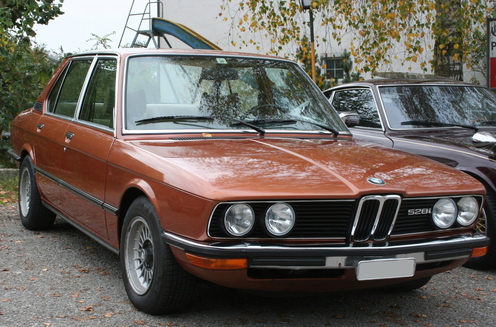 BMW 5er der Baureihe E12 von vorn