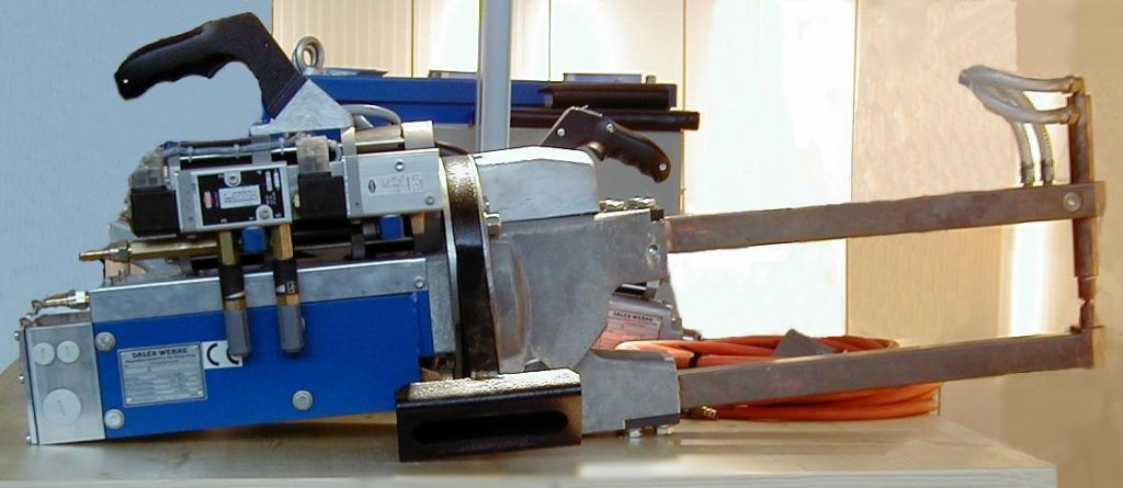 Punktschweißzange mit langen Elektrodenarmen