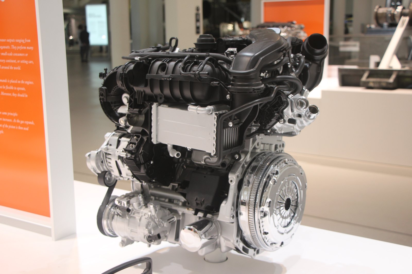 Ausstellungsmotor der Baureihe VW EA211 evo im Deutschen Museum
